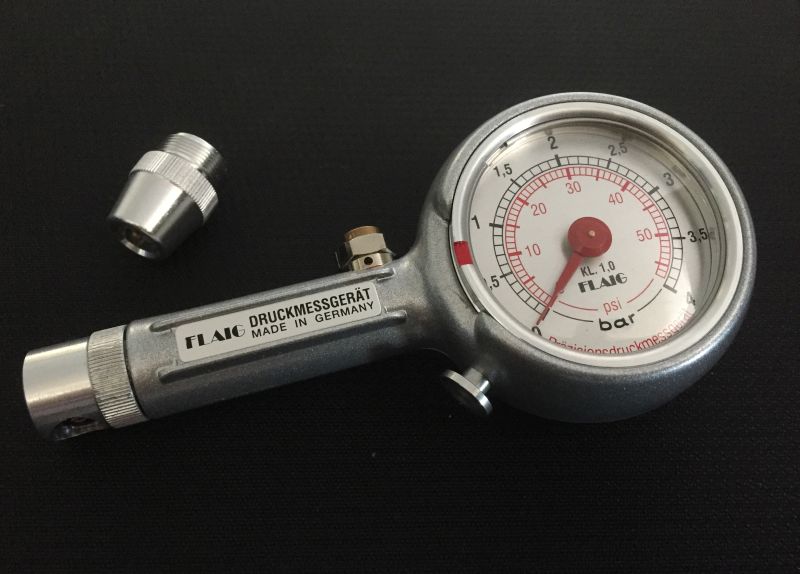Touratech  Tyre Pressure Gauge With Straight And 90° Sloping Connector And Drain Valve