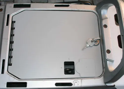 BMW R1150GS & R1100GS - Locking Tool Box Cover