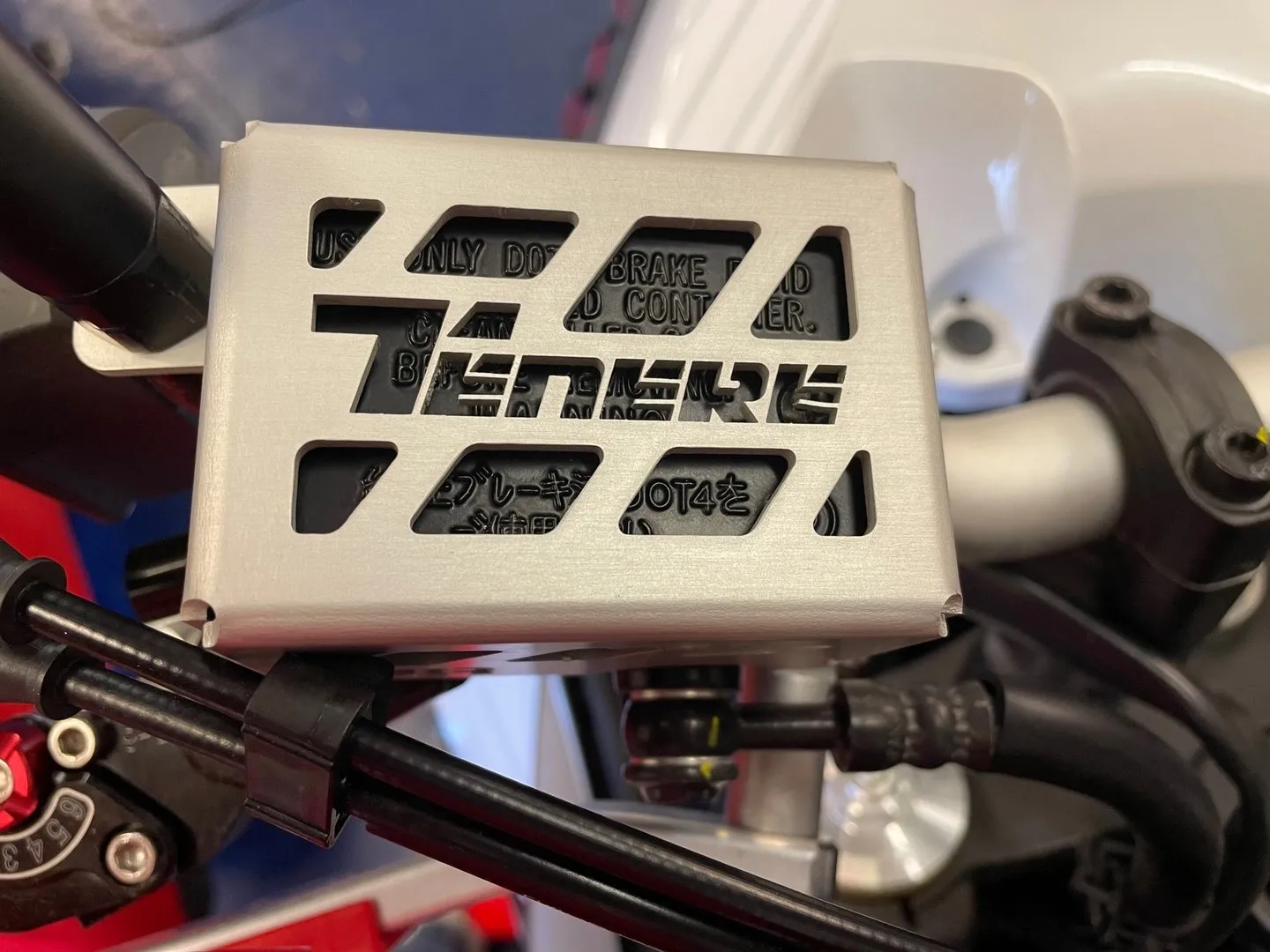 Front Brake Reservoir Guard SILVER - Tenere 700